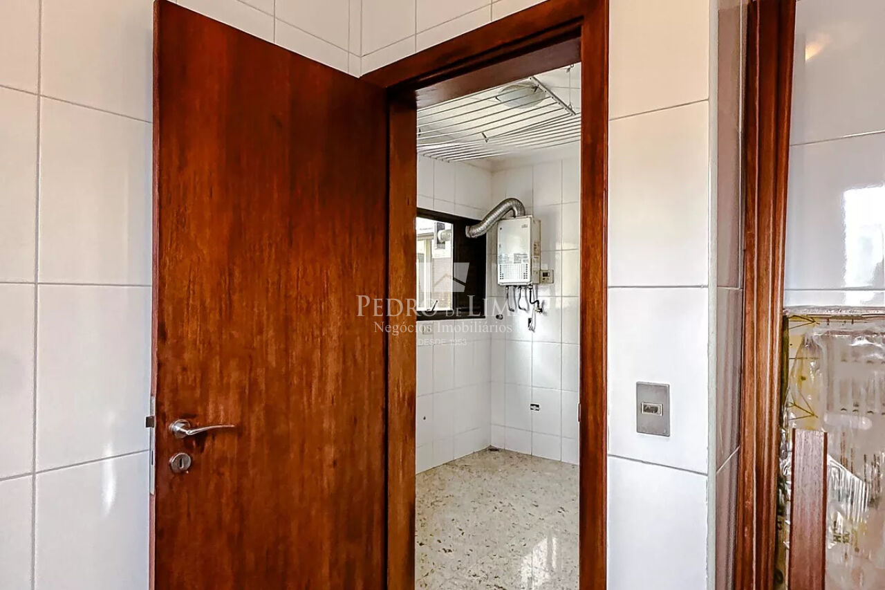 Apartamento no Edifício Meridien ,  todo  reformado,  4  dormitórios , 2 suítes ,  2  vagas