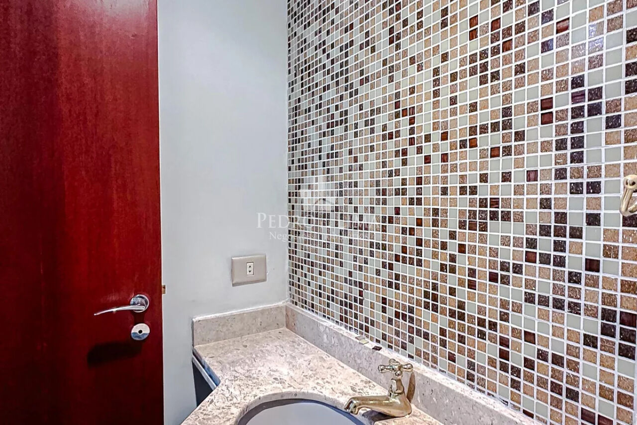 Apartamento no Edifício Meridien ,  todo  reformado,  4  dormitórios , 2 suítes ,  2  vagas