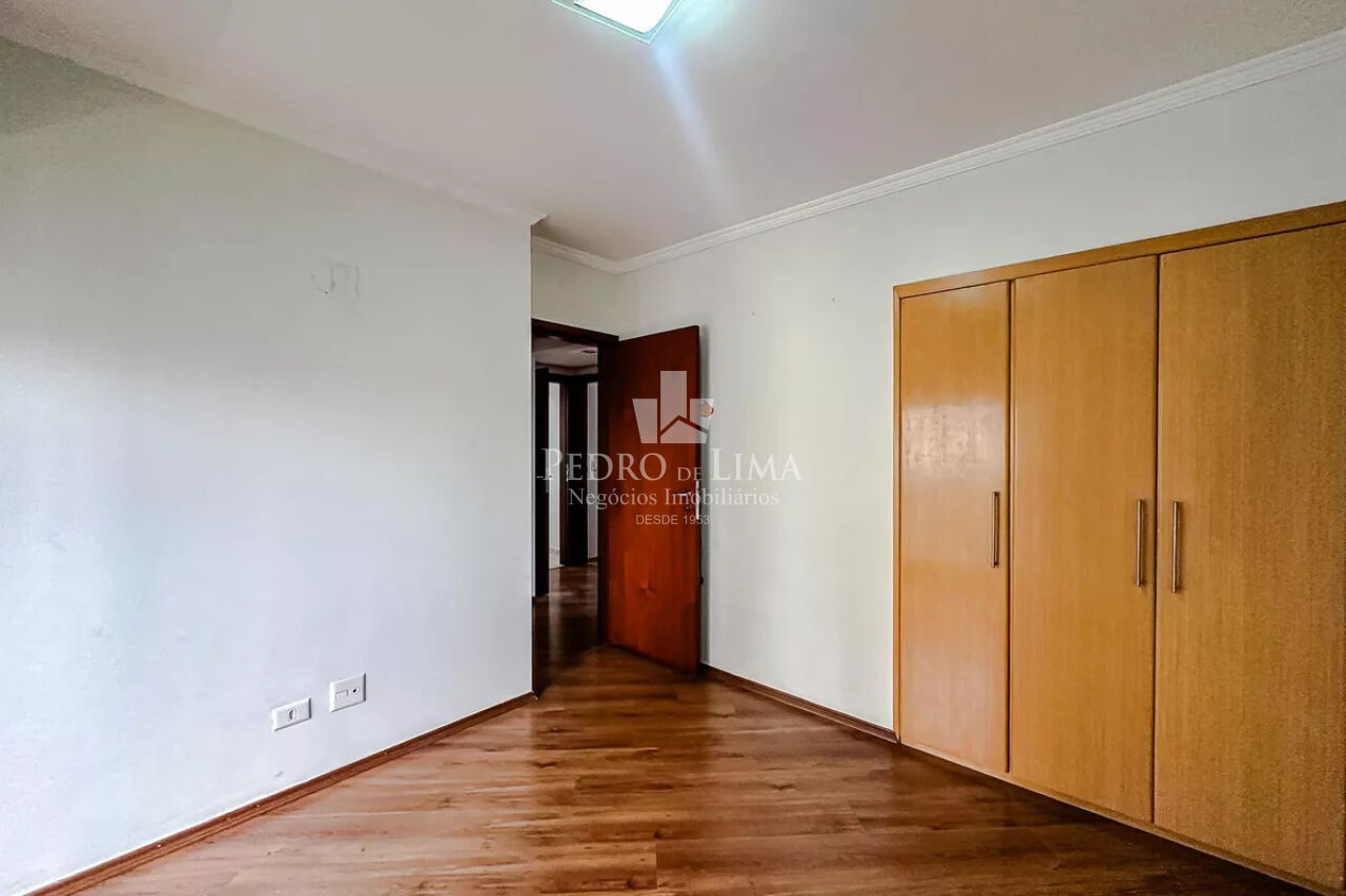 Apartamento no Edifício Meridien ,  todo  reformado,  4  dormitórios , 2 suítes ,  2  vagas