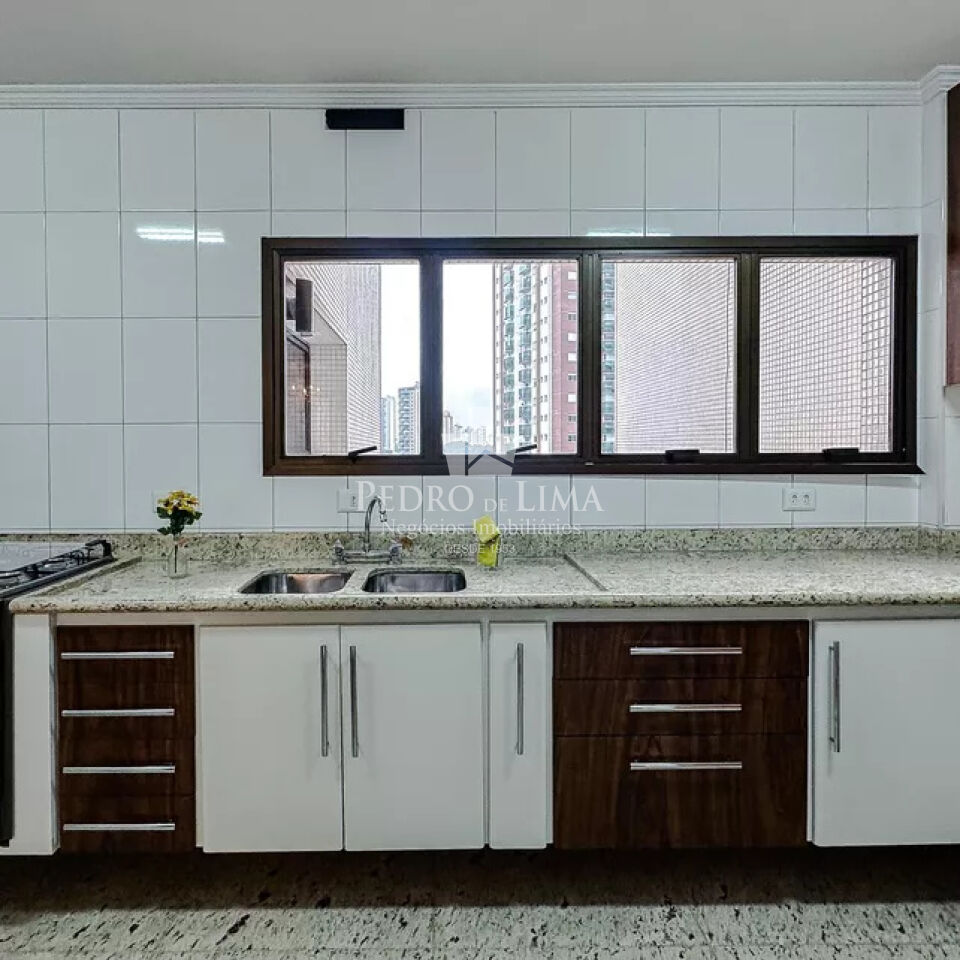 Apartamento no Edifício Meridien ,  todo  reformado,  4  dormitórios , 2 suítes ,  2  vagas