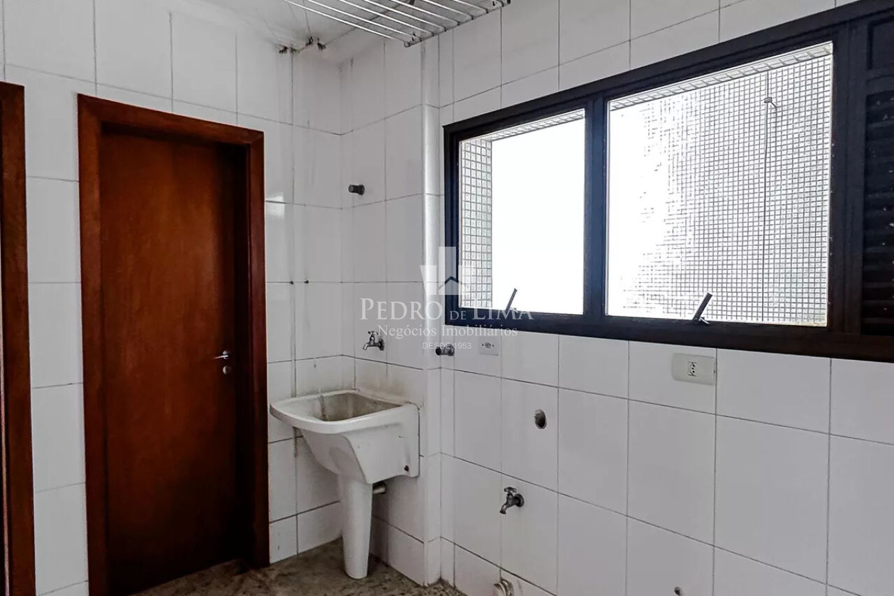 Apartamento no Edifício Meridien ,  todo  reformado,  4  dormitórios , 2 suítes ,  2  vagas