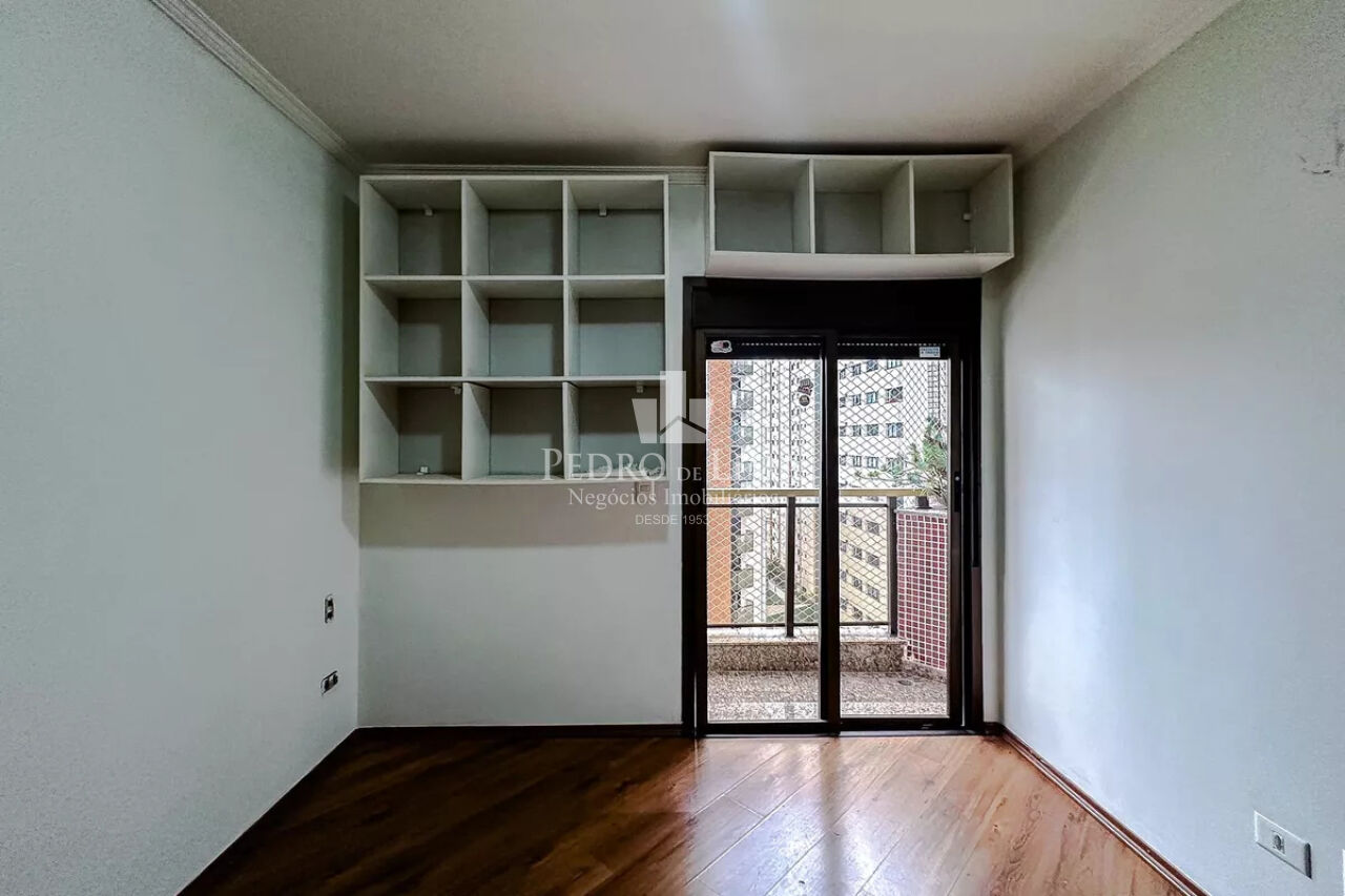 Apartamento no Edifício Meridien ,  todo  reformado,  4  dormitórios , 2 suítes ,  2  vagas