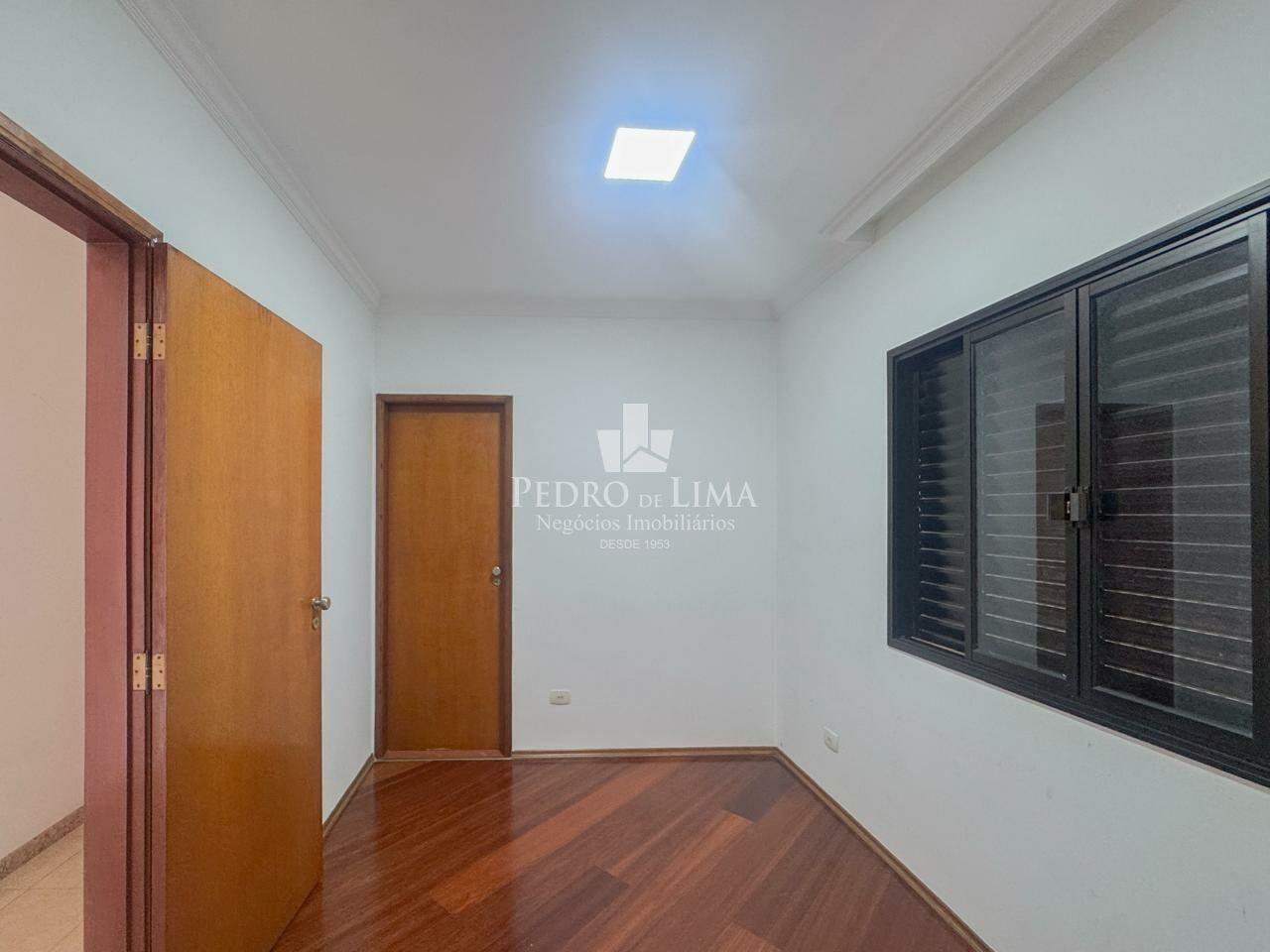 Sobrado Frontal, 3 quartos (3 suítes) ,4 vagas - Anália Franco