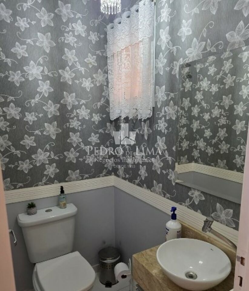 Sobrado frontal, 3 dormitórios, 1 suítes, 2 vagas, Parque São Lucas