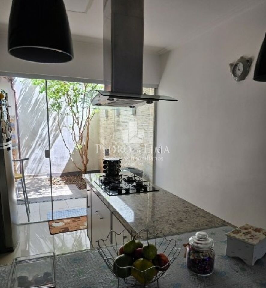 Sobrado frontal, 3 dormitórios, 1 suítes, 2 vagas, Parque São Lucas