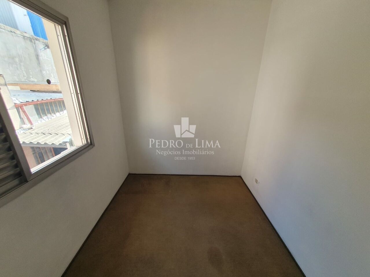 Sobrado bem localizado na Vila Carrão, com 130m², 4 quartos e 2 vagas.