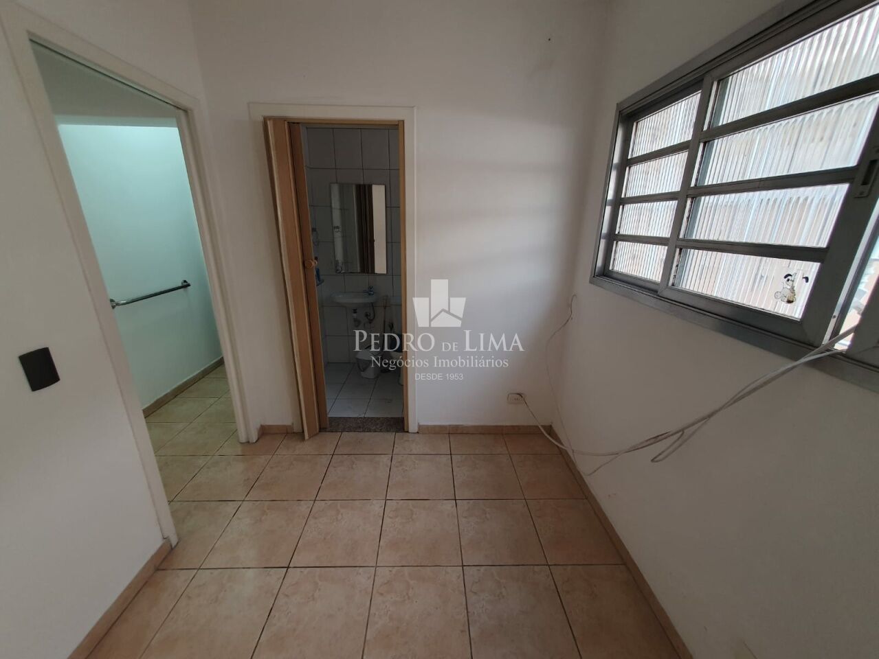 Sobrado bem localizado na Vila Carrão, com 130m², 4 quartos e 2 vagas.