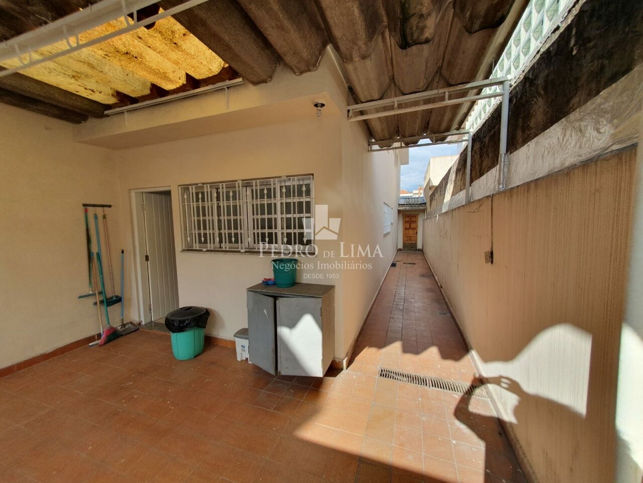 Sobrado bem localizado na Vila Carrão, com 130m², 4 quartos e 2 vagas.