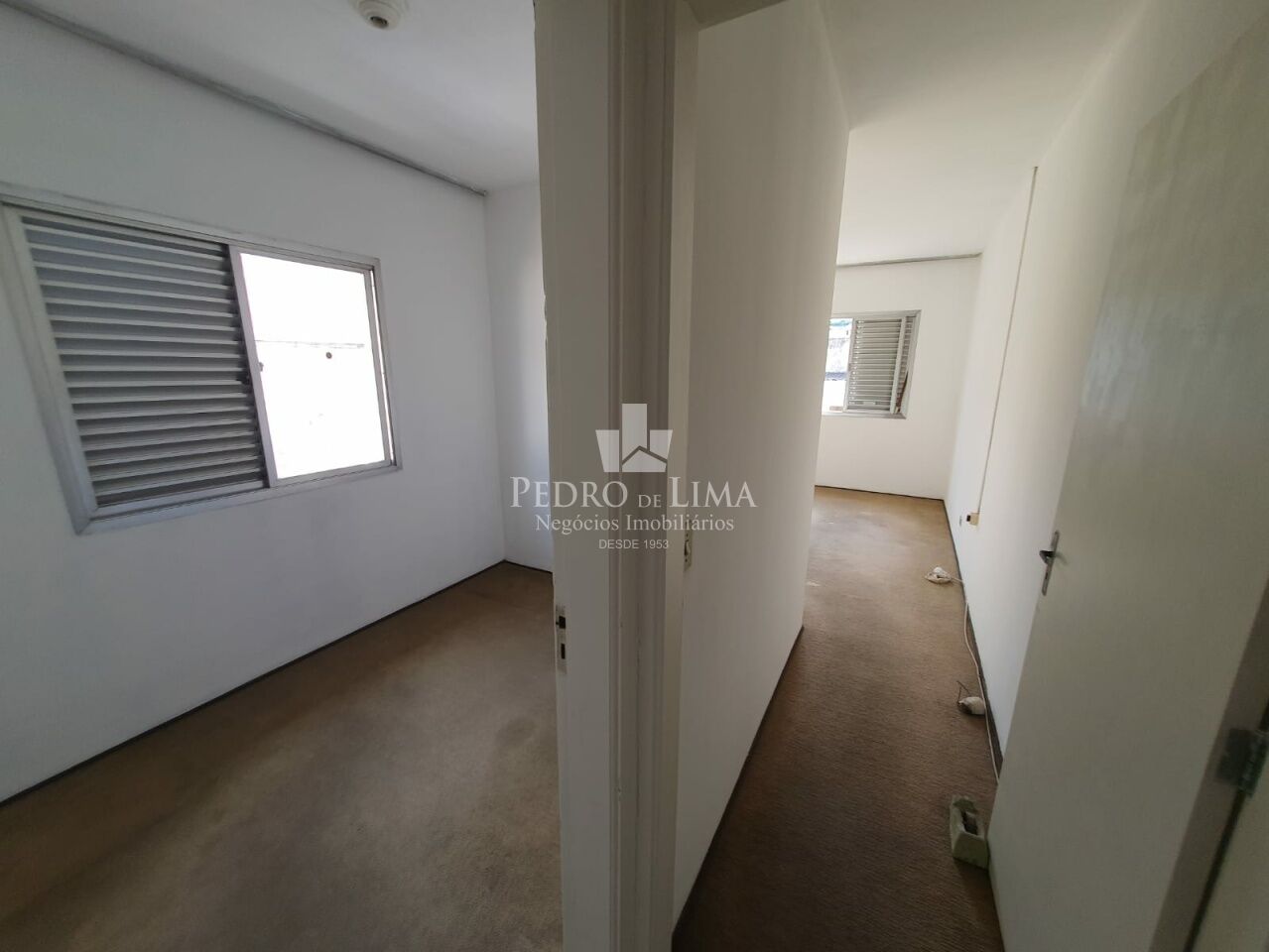 Sobrado bem localizado na Vila Carrão, com 130m², 4 quartos e 2 vagas.