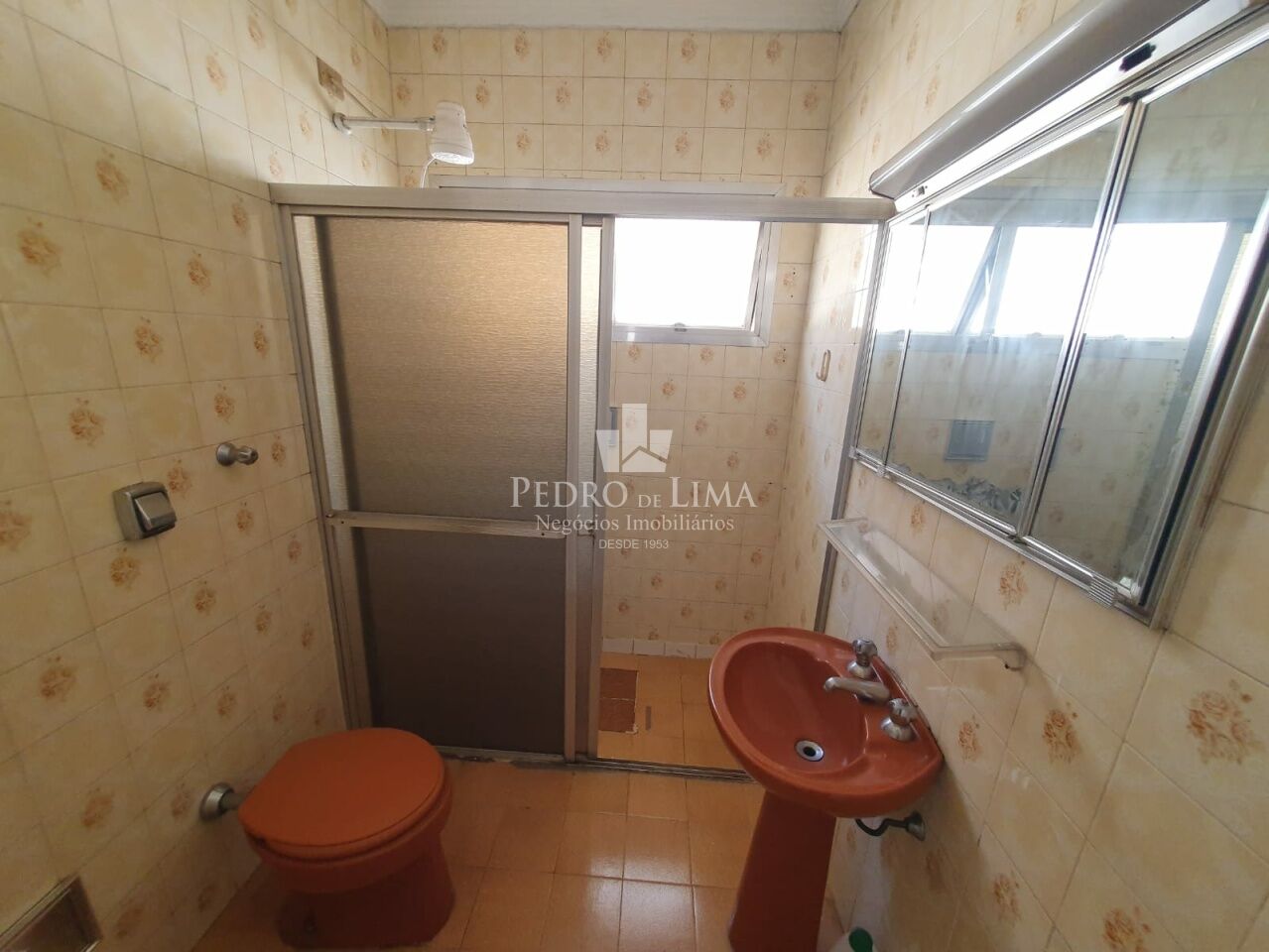 Sobrado bem localizado na Vila Carrão, com 130m², 4 quartos e 2 vagas.
