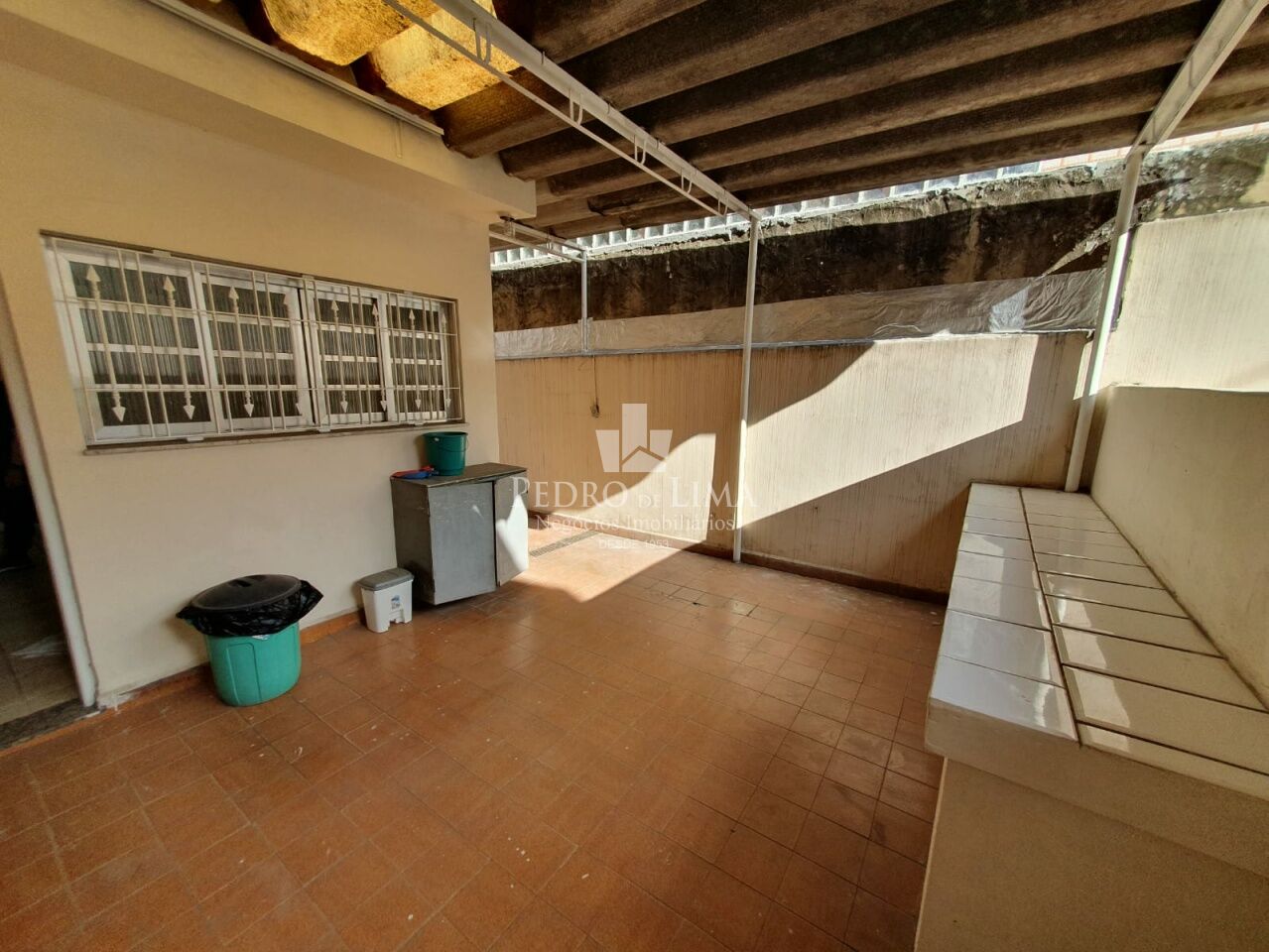 Sobrado bem localizado na Vila Carrão, com 130m², 4 quartos e 2 vagas.
