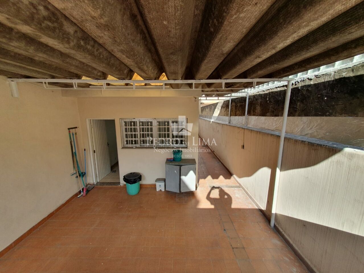 Sobrado bem localizado na Vila Carrão, com 130m², 4 quartos e 2 vagas.