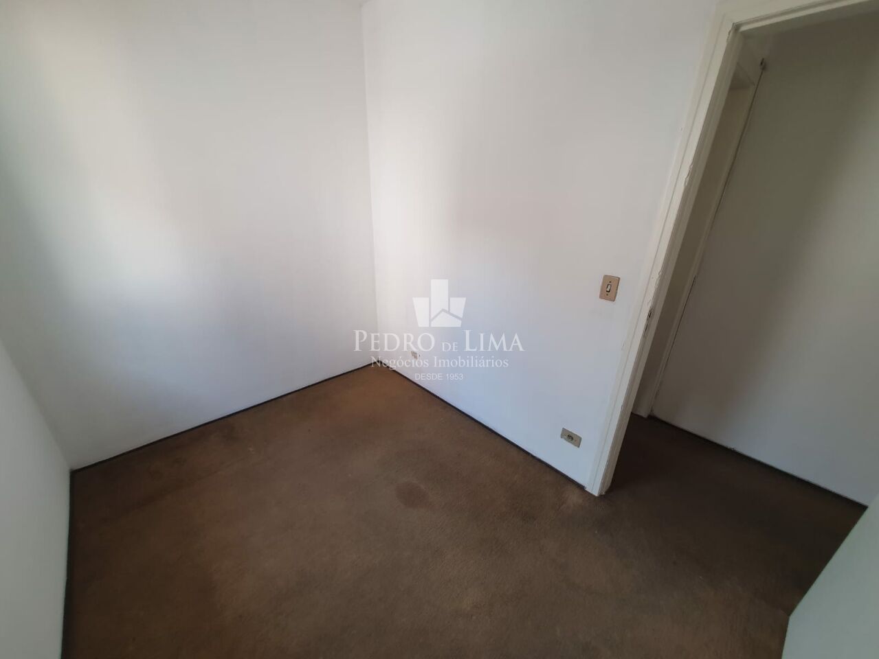 Sobrado bem localizado na Vila Carrão, com 130m², 4 quartos e 2 vagas.
