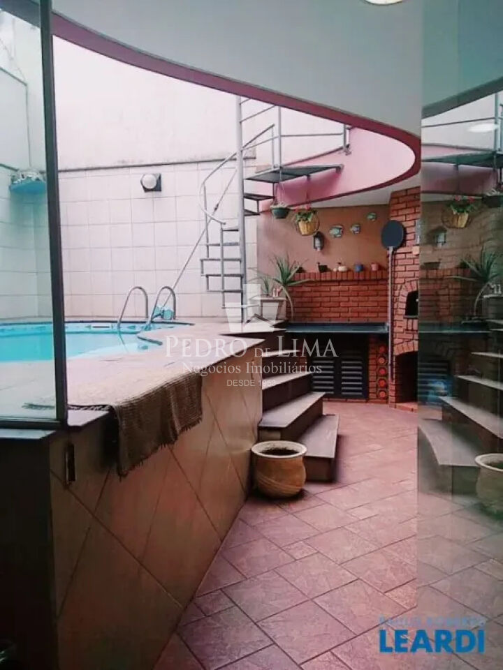 Casa com 2 quartos, 3 vagas , 240m² . Vila Carrão
