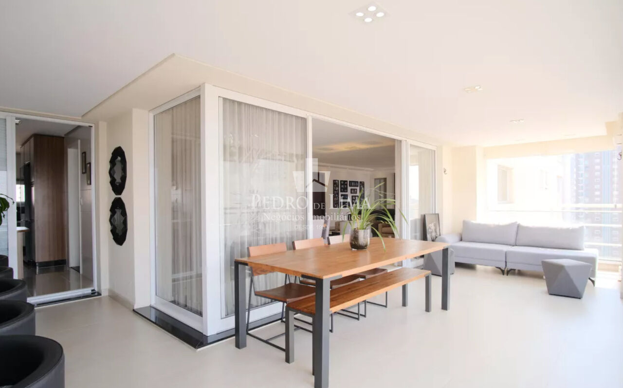 Apartamento com 3 suítes e 4 vagas, 227m²  no Condomínio Monte Serrat - Tatuapé