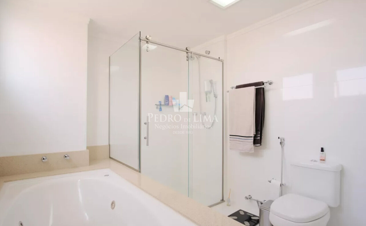 Apartamento com 3 suítes e 4 vagas, 227m²  no Condomínio Monte Serrat - Tatuapé