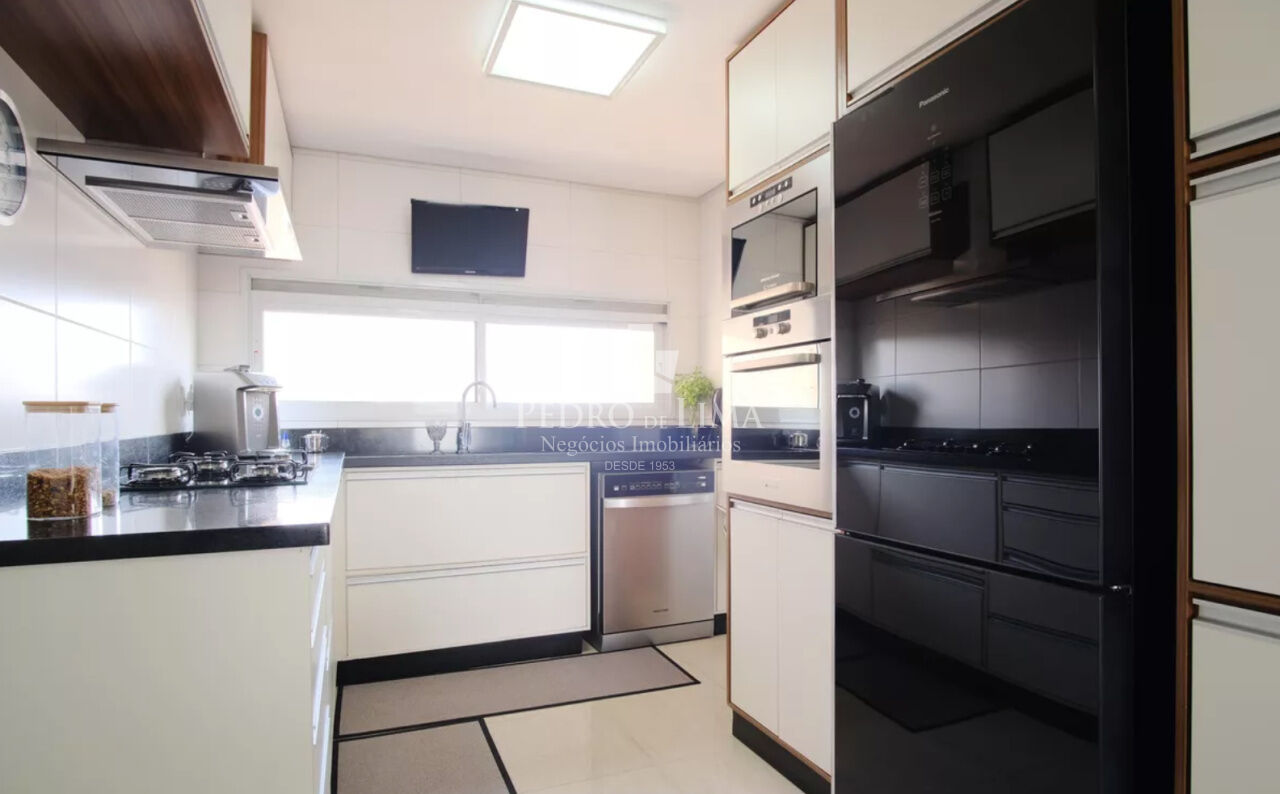 Apartamento com 3 suítes e 4 vagas, 227m²  no Condomínio Monte Serrat - Tatuapé