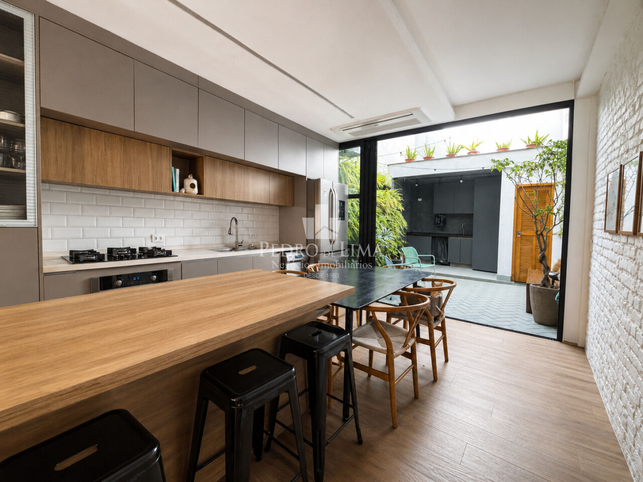 Casa de Vila na Mooca 2 quartos sendo 2 suítes , 3 banheiro, espaço gourmet, 2 vagas de garagem