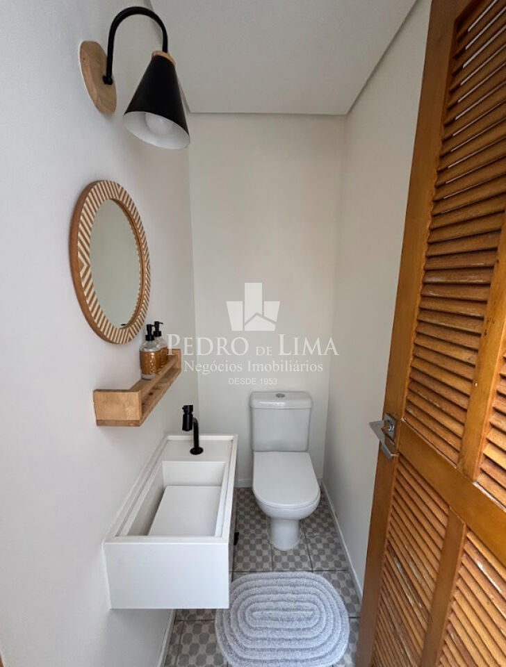 Casa de Vila na Mooca 2 quartos sendo 2 suítes , 3 banheiro, espaço gourmet, 2 vagas de garagem