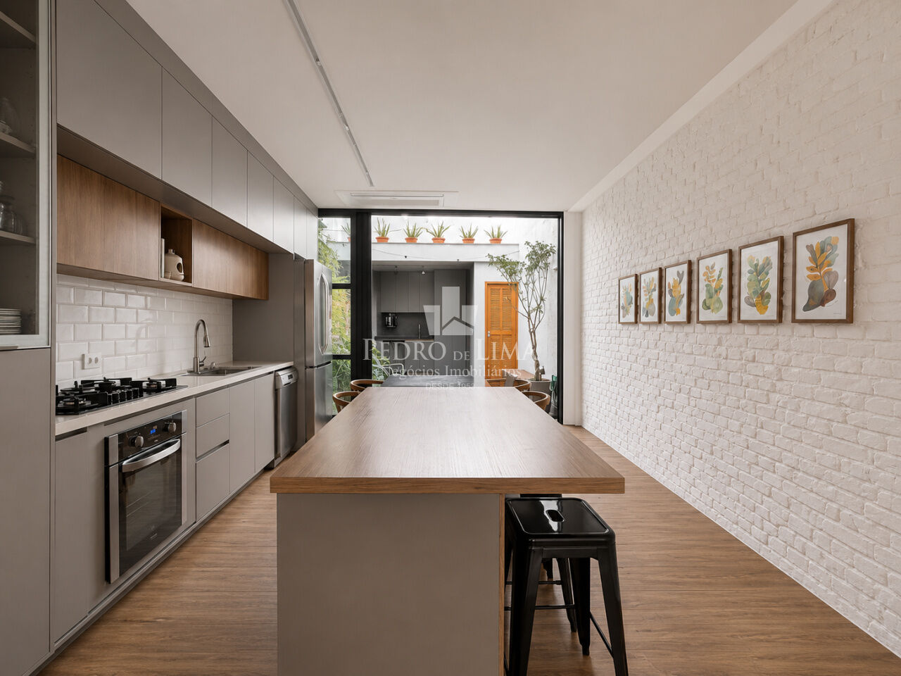 Casa de Vila na Mooca 2 quartos sendo 2 suítes , 3 banheiro, espaço gourmet, 2 vagas de garagem