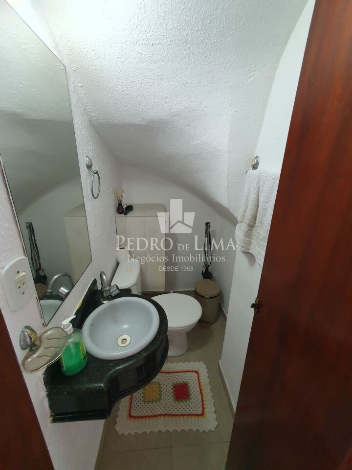 Casa de condomínio na Vila Formosa, 92m², 4 quartos sendo 2 suítes e 2 vagas.