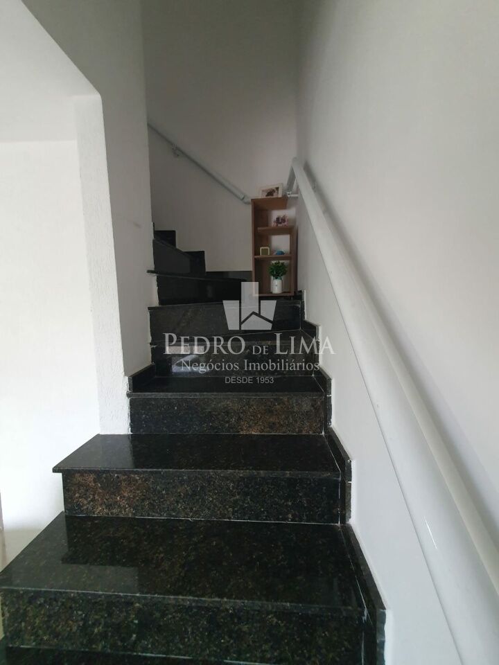 Casa de condomínio na Vila Formosa, 92m², 4 quartos sendo 2 suítes e 2 vagas.