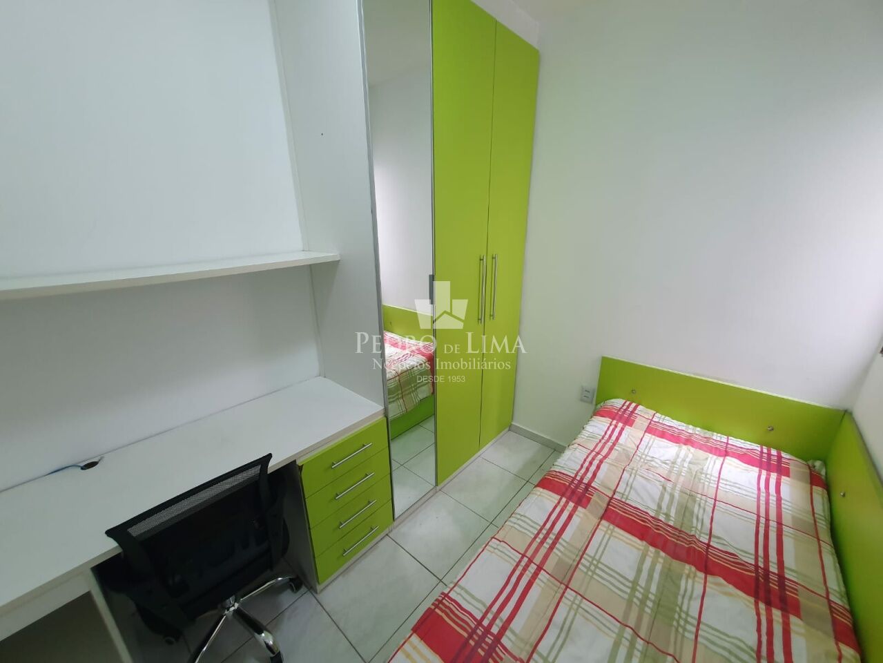 Casa de condomínio na Vila Formosa, 92m², 4 quartos sendo 2 suítes e 2 vagas.
