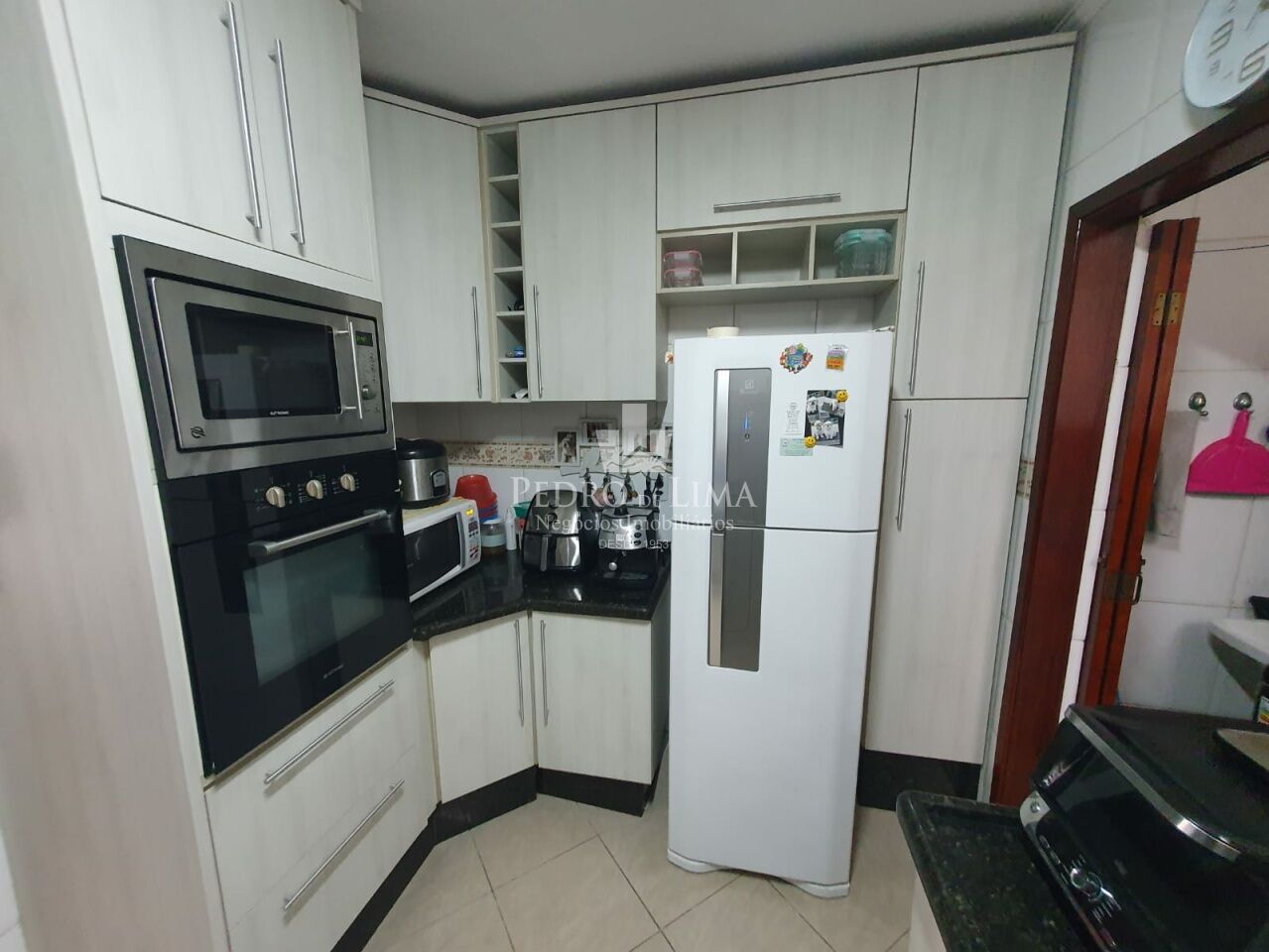 Casa de condomínio na Vila Formosa, 92m², 4 quartos sendo 2 suítes e 2 vagas.