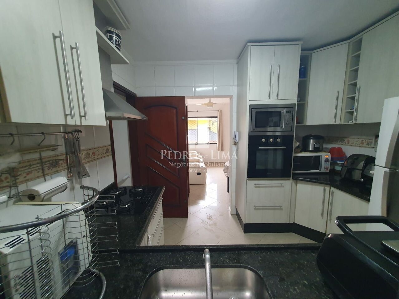 Casa de condomínio na Vila Formosa, 92m², 4 quartos sendo 2 suítes e 2 vagas.