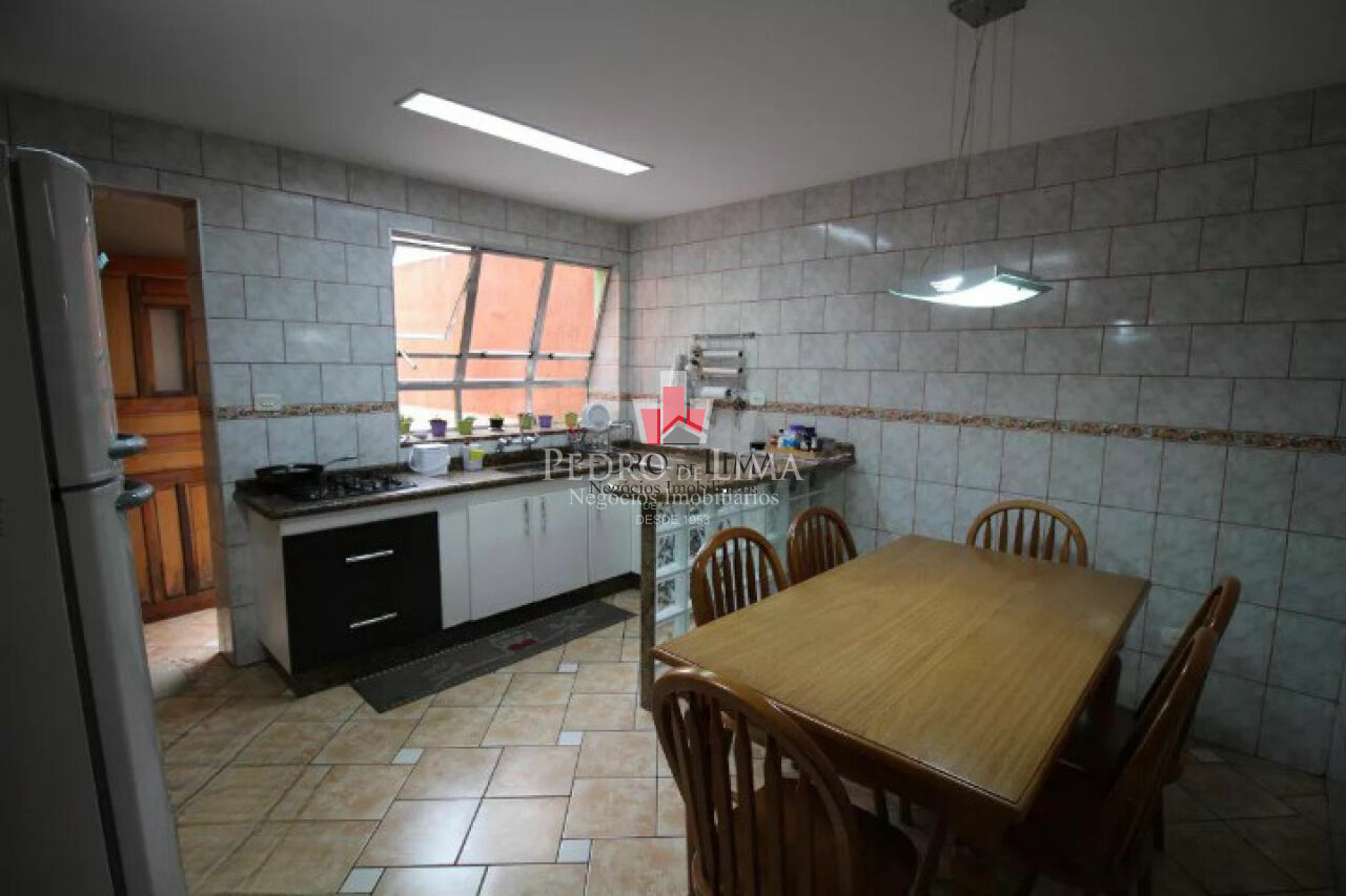 Sobrado Residencial de 2 Dormitórios e uma Vaga a uma Distância de 250 metros do Metrô Carrão