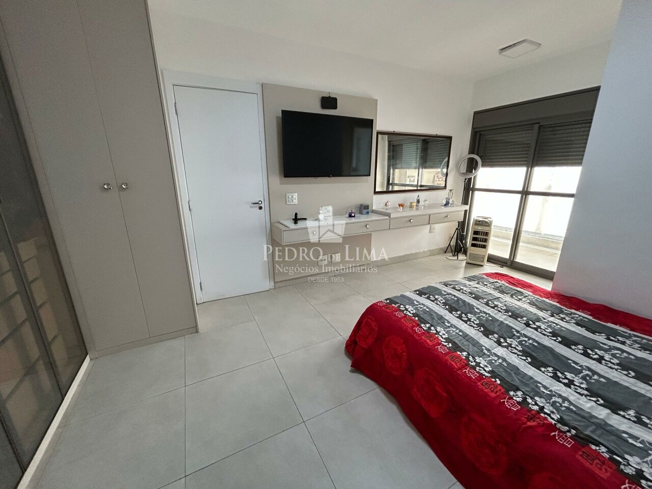 Apartamento na Mooca, 129m² 3 suítes, varanda com churrasqueira e 2 vagas.