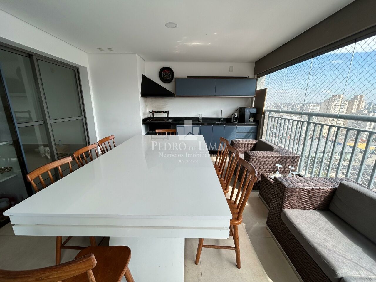 Apartamento na Mooca, 129m² 3 suítes, varanda com churrasqueira e 2 vagas.