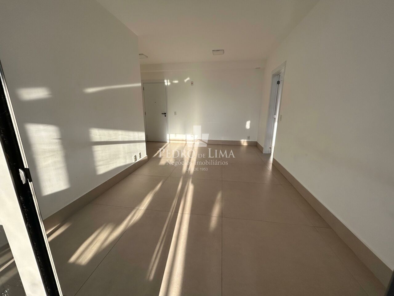 Apartamento na Mooca, 129m² 3 suítes, varanda com churrasqueira e 2 vagas.