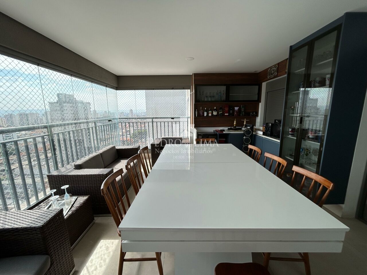Apartamento na Mooca, 129m² 3 suítes, varanda com churrasqueira e 2 vagas.