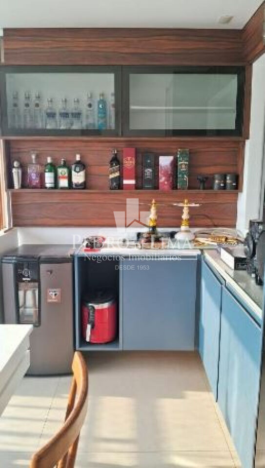 Apartamento na Mooca, 129m² 3 suítes, varanda com churrasqueira e 2 vagas.