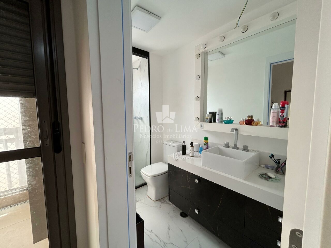 Apartamento na Mooca, 129m² 3 suítes, varanda com churrasqueira e 2 vagas.