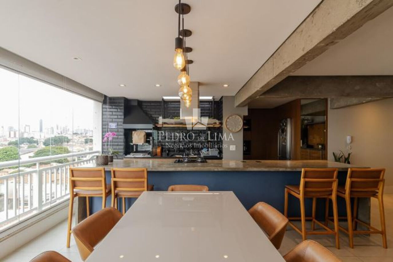 Apartamento na Mooca, reformado, 104m², 3 dormitórios sendo 1 suíte, 2 vagas, varanda gourmet.
