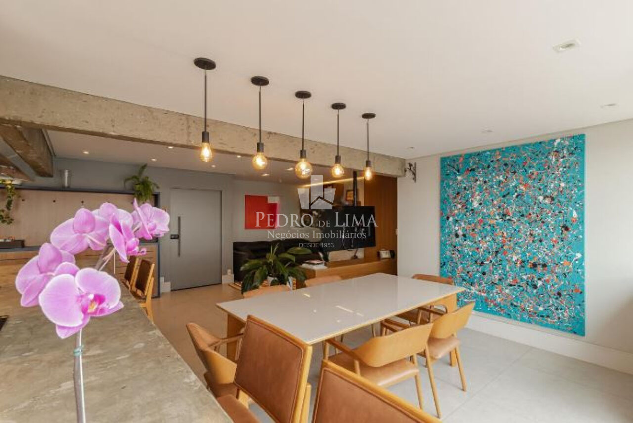 Apartamento na Mooca, reformado, 104m², 3 dormitórios sendo 1 suíte, 2 vagas, varanda gourmet.