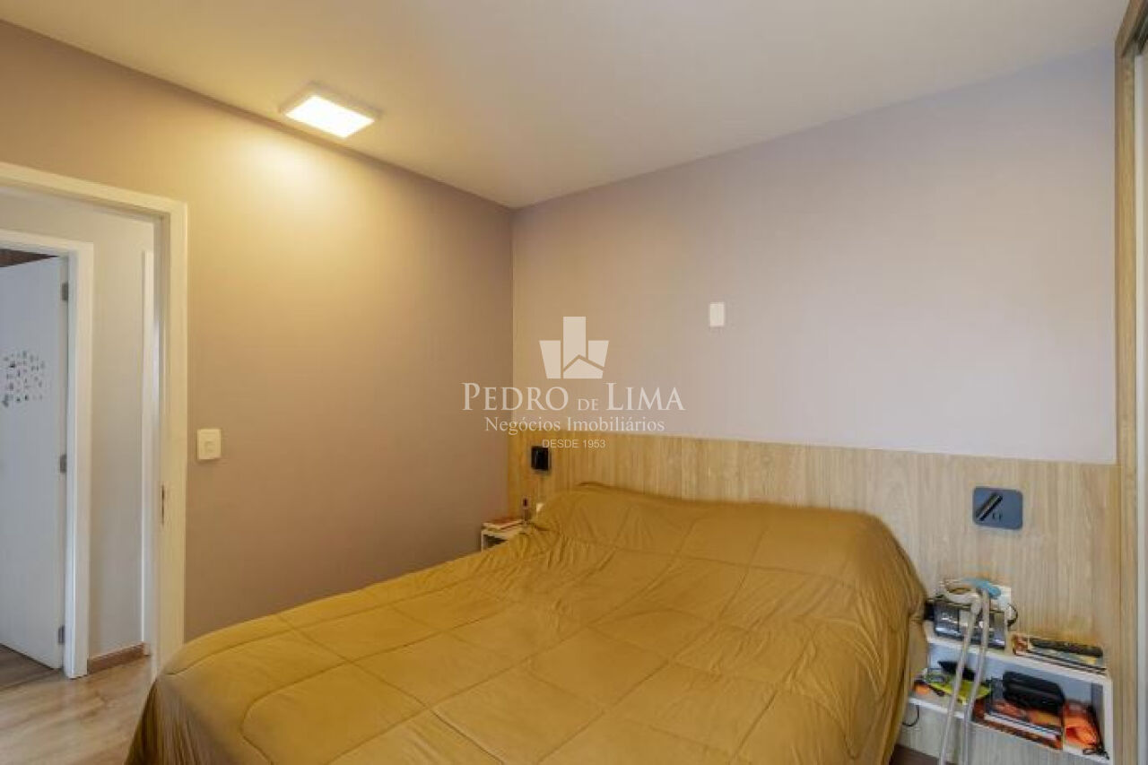 Apartamento na Mooca, reformado, 104m², 3 dormitórios sendo 1 suíte, 2 vagas, varanda gourmet.