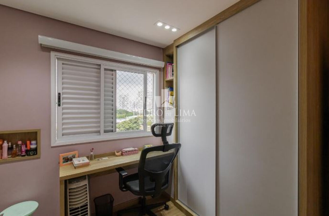 Apartamento na Mooca, reformado, 104m², 3 dormitórios sendo 1 suíte, 2 vagas, varanda gourmet.