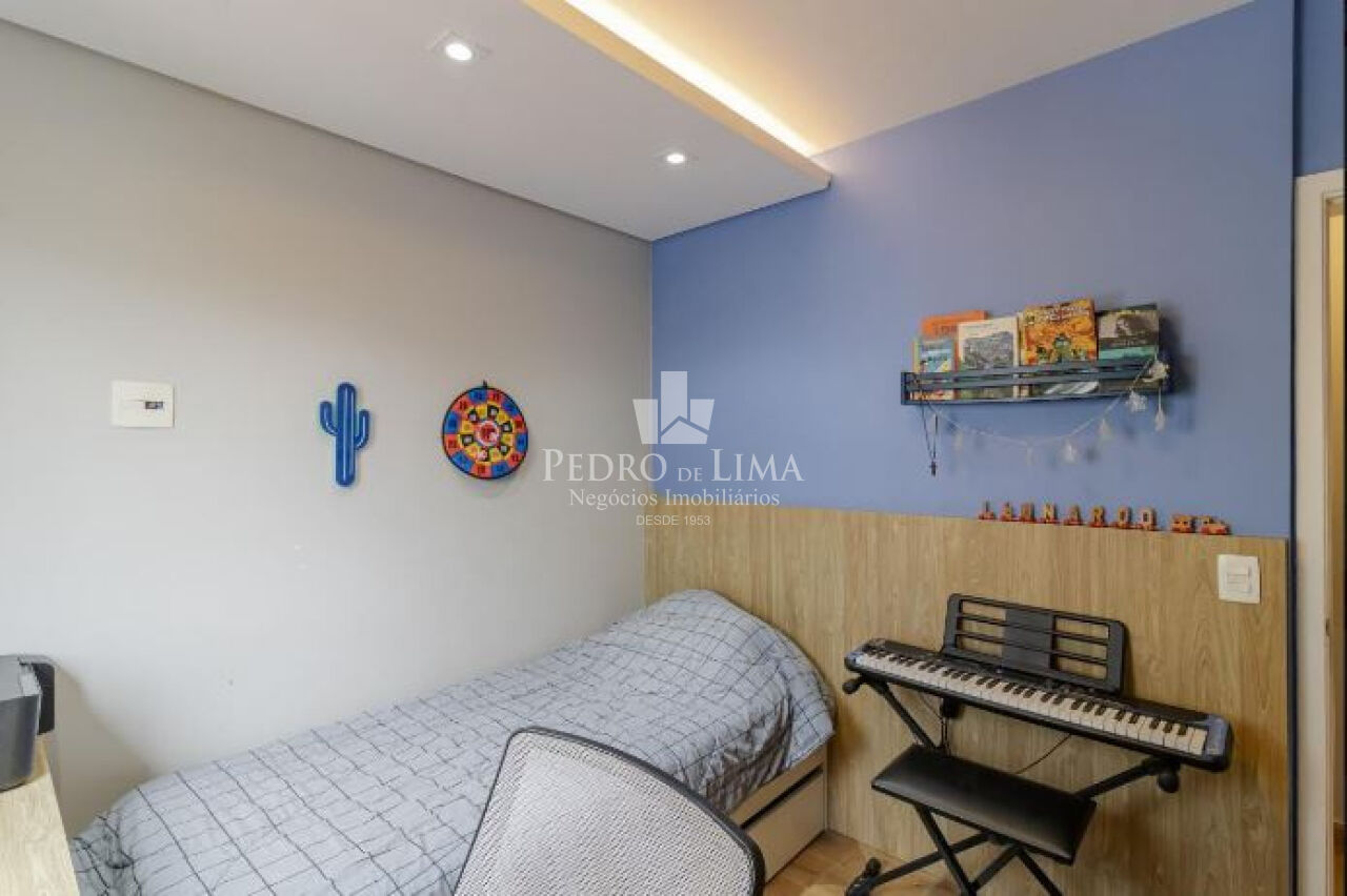 Apartamento na Mooca, reformado, 104m², 3 dormitórios sendo 1 suíte, 2 vagas, varanda gourmet.