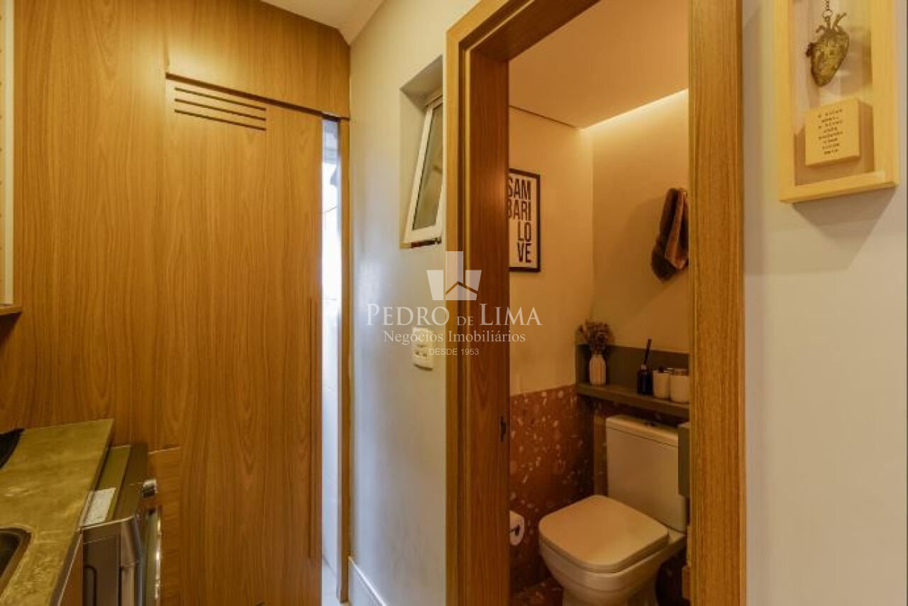 Apartamento na Mooca, reformado, 104m², 3 dormitórios sendo 1 suíte, 2 vagas, varanda gourmet.