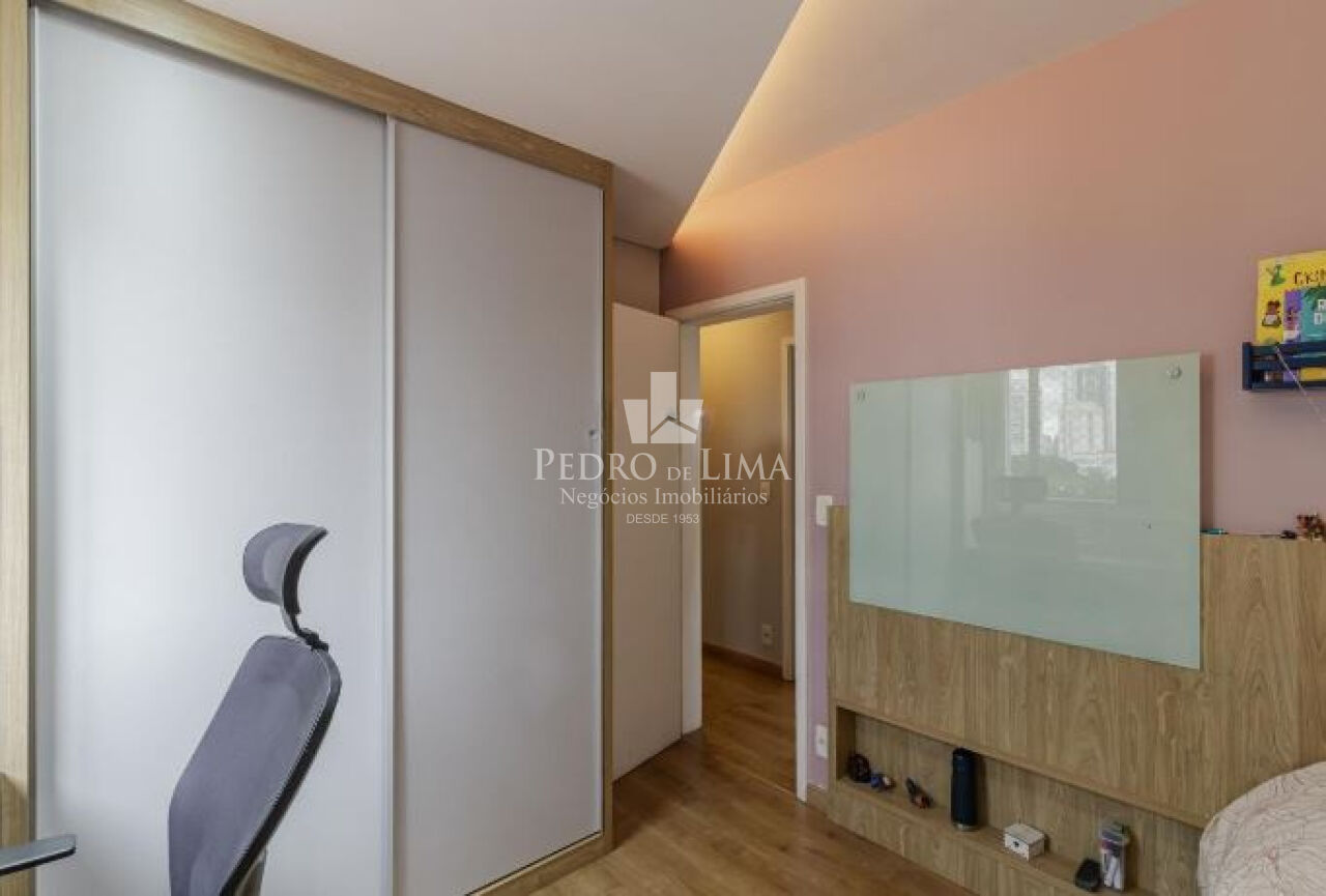 Apartamento na Mooca, reformado, 104m², 3 dormitórios sendo 1 suíte, 2 vagas, varanda gourmet.