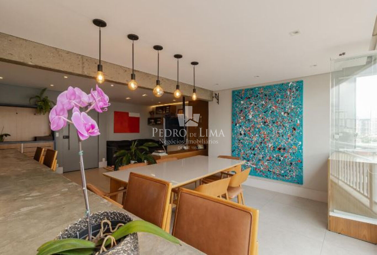 Apartamento na Mooca, reformado, 104m², 3 dormitórios sendo 1 suíte, 2 vagas, varanda gourmet.