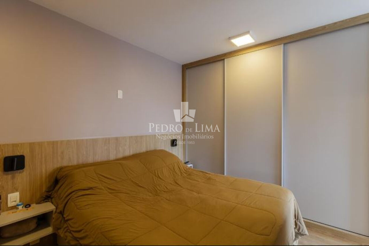 Apartamento na Mooca, reformado, 104m², 3 dormitórios sendo 1 suíte, 2 vagas, varanda gourmet.