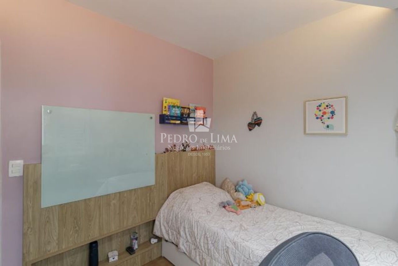 Apartamento na Mooca, reformado, 104m², 3 dormitórios sendo 1 suíte, 2 vagas, varanda gourmet.