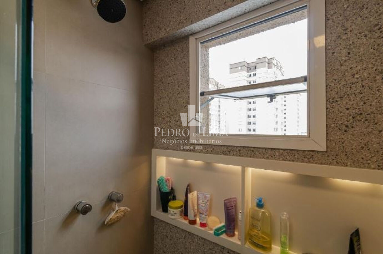 Apartamento na Mooca, reformado, 104m², 3 dormitórios sendo 1 suíte, 2 vagas, varanda gourmet.