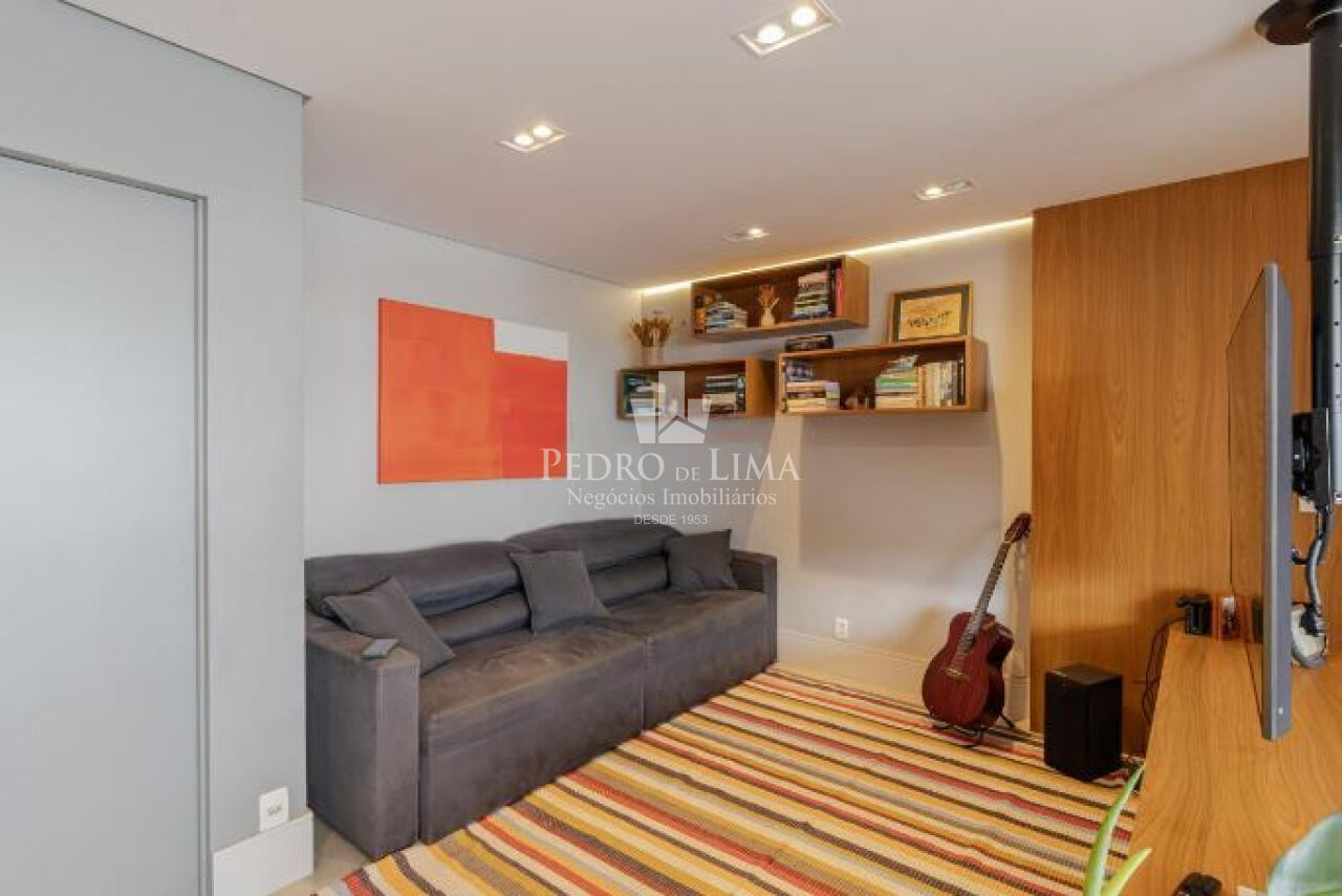 Apartamento na Mooca, reformado, 104m², 3 dormitórios sendo 1 suíte, 2 vagas, varanda gourmet.