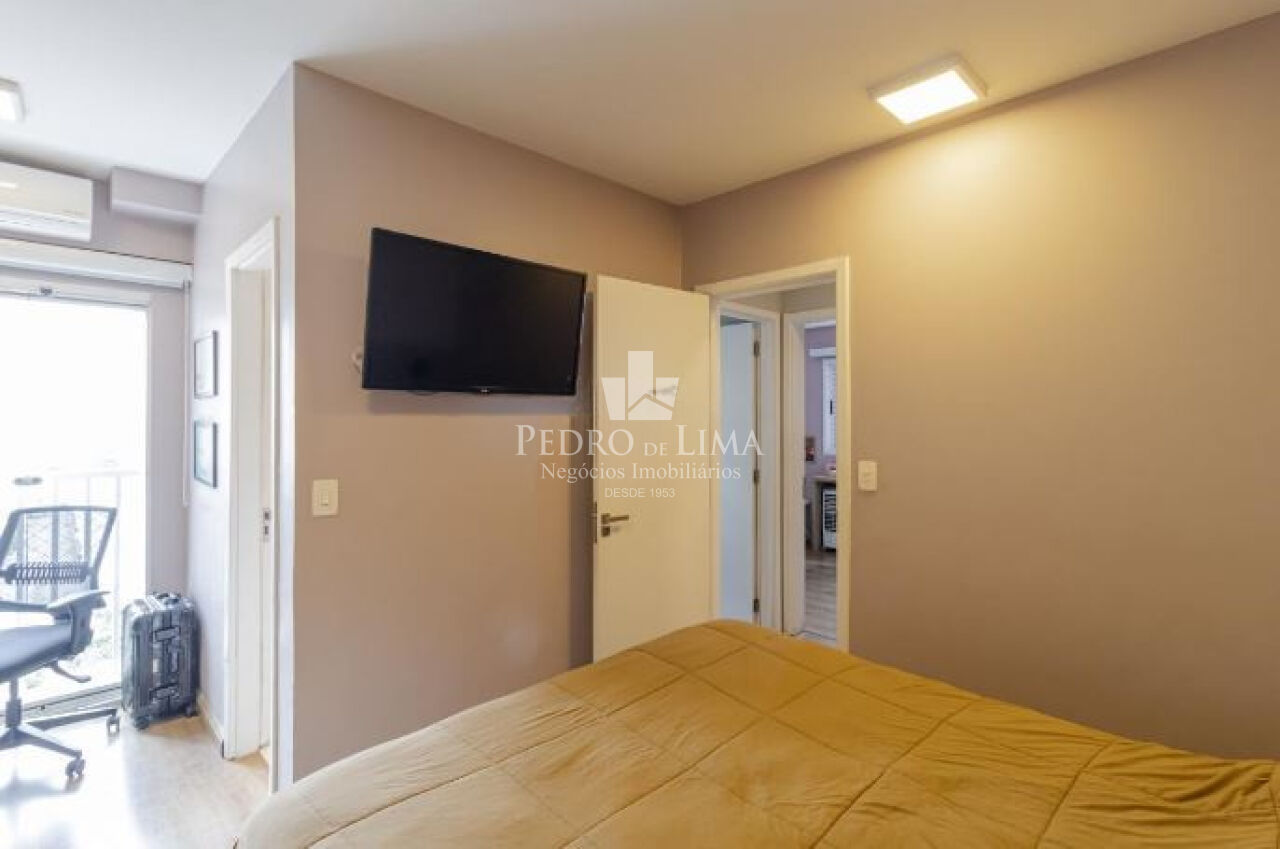 Apartamento na Mooca, reformado, 104m², 3 dormitórios sendo 1 suíte, 2 vagas, varanda gourmet.