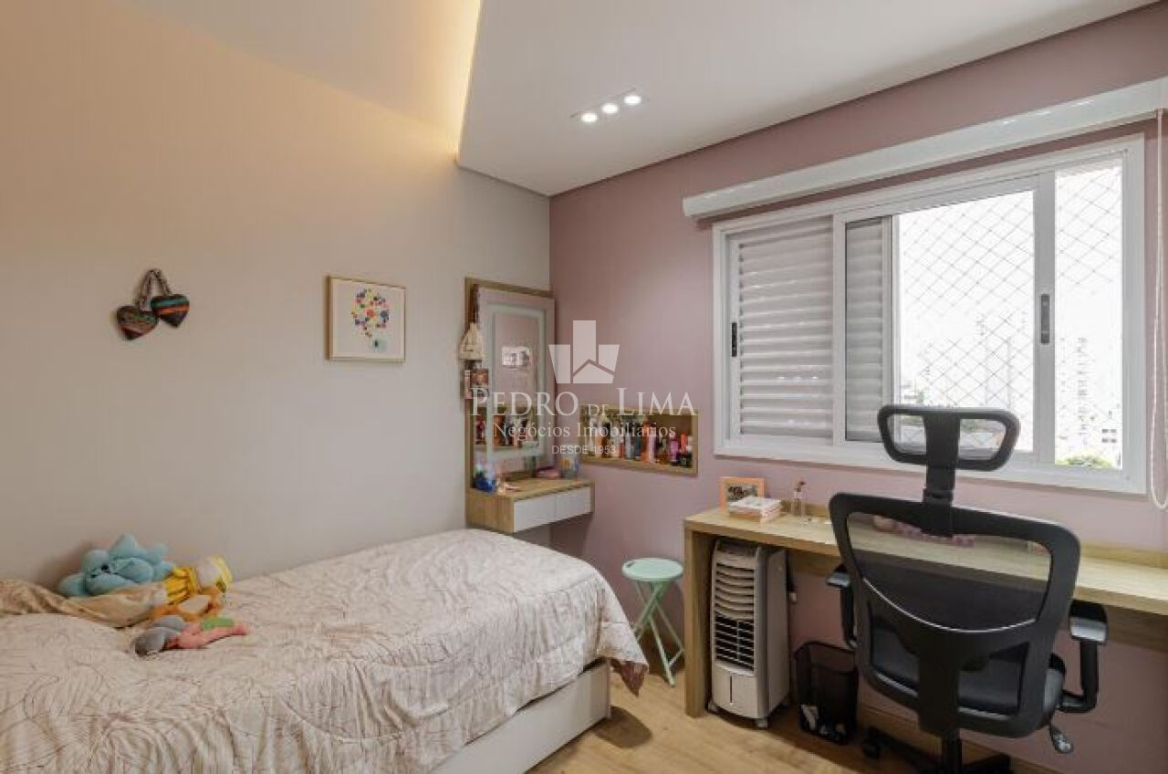 Apartamento na Mooca, reformado, 104m², 3 dormitórios sendo 1 suíte, 2 vagas, varanda gourmet.